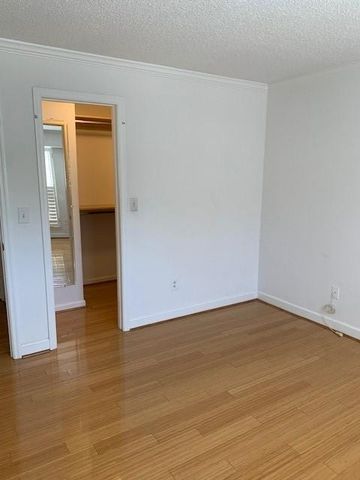 613 Granville Court, Atlanta, GA 30328