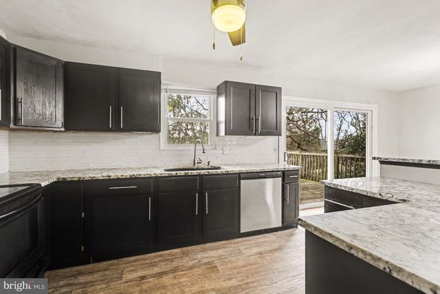 6085 CHERRY HILL RD, Harrisburg, PA 17111