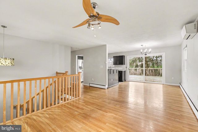 6085 CHERRY HILL RD, Harrisburg, PA 17111