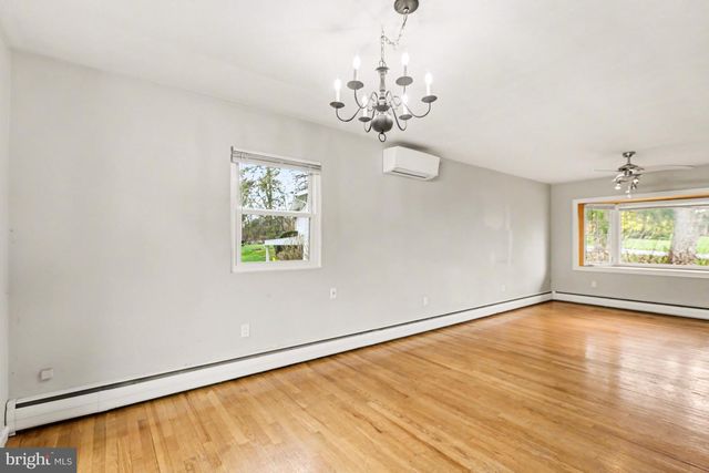 6085 CHERRY HILL RD, Harrisburg, PA 17111