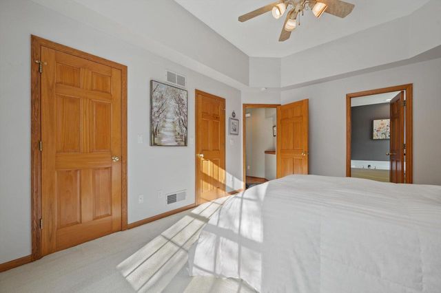 1027 River Place BOULEVARD, Waukesha, WI 53189