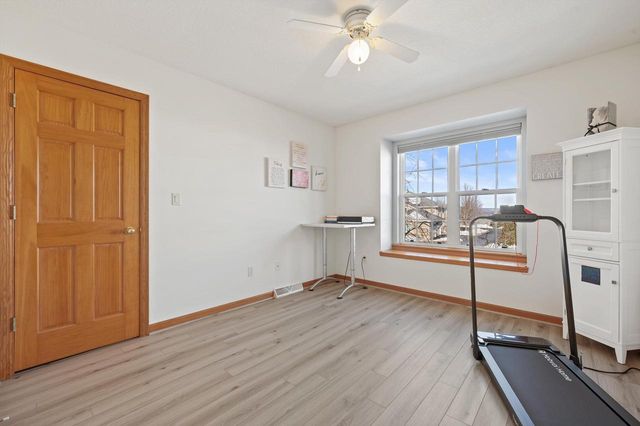 1027 River Place BOULEVARD, Waukesha, WI 53189