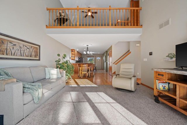 1027 River Place BOULEVARD, Waukesha, WI 53189