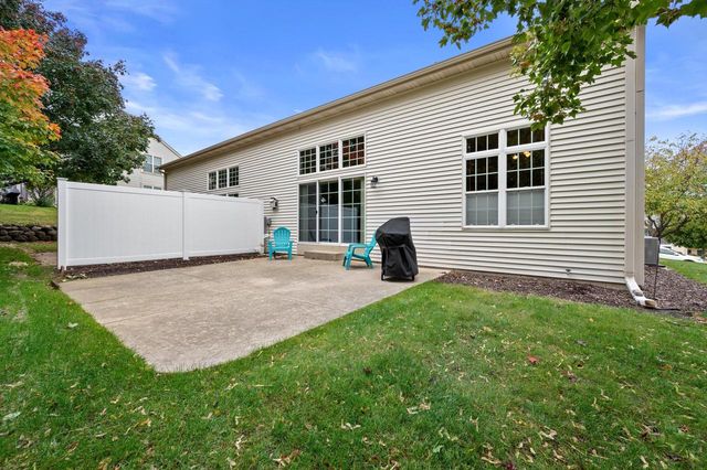 1027 River Place BOULEVARD, Waukesha, WI 53189