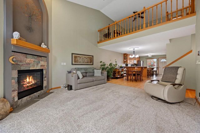 1027 River Place BOULEVARD, Waukesha, WI 53189