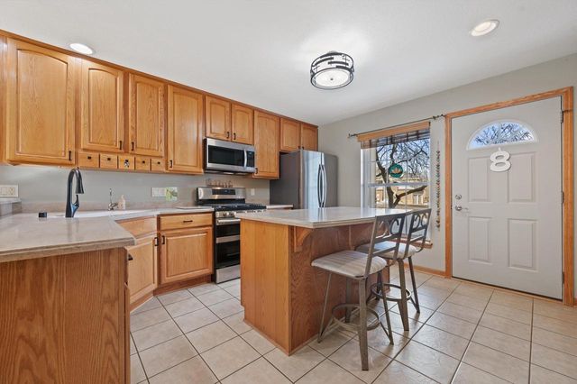 1027 River Place BOULEVARD, Waukesha, WI 53189