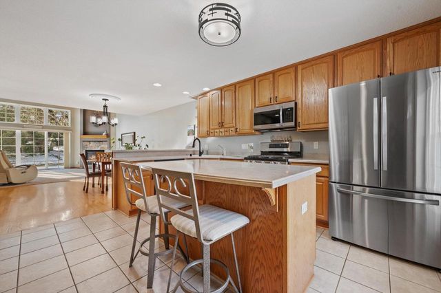 1027 River Place BOULEVARD, Waukesha, WI 53189