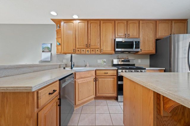 1027 River Place BOULEVARD, Waukesha, WI 53189