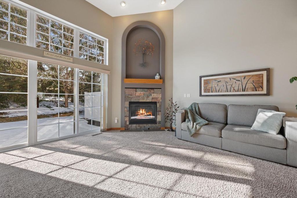 1027 River Place BOULEVARD, Waukesha, WI 53189