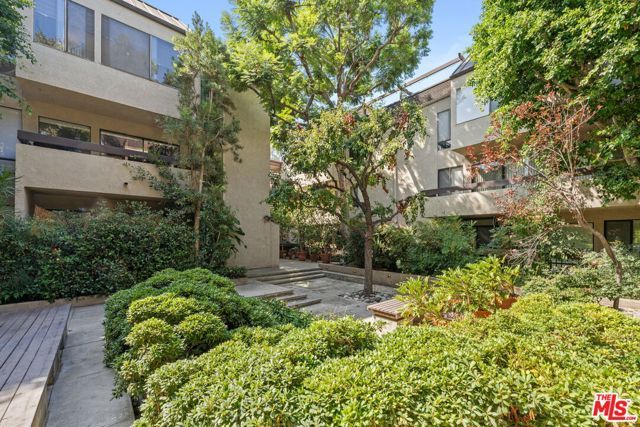 950 N Kings Road 233, West Hollywood, CA 90069