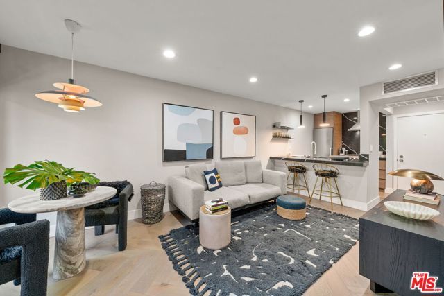 950 N Kings Road 233, West Hollywood, CA 90069