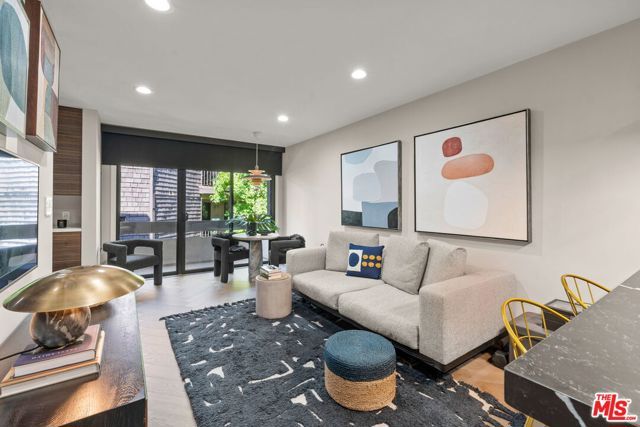 950 N Kings Road 233, West Hollywood, CA 90069