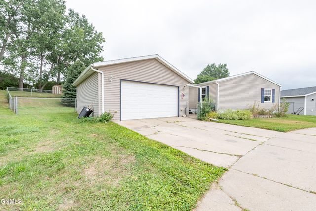 4618 Rebel Drive, Bismarck, ND 58503 property photo