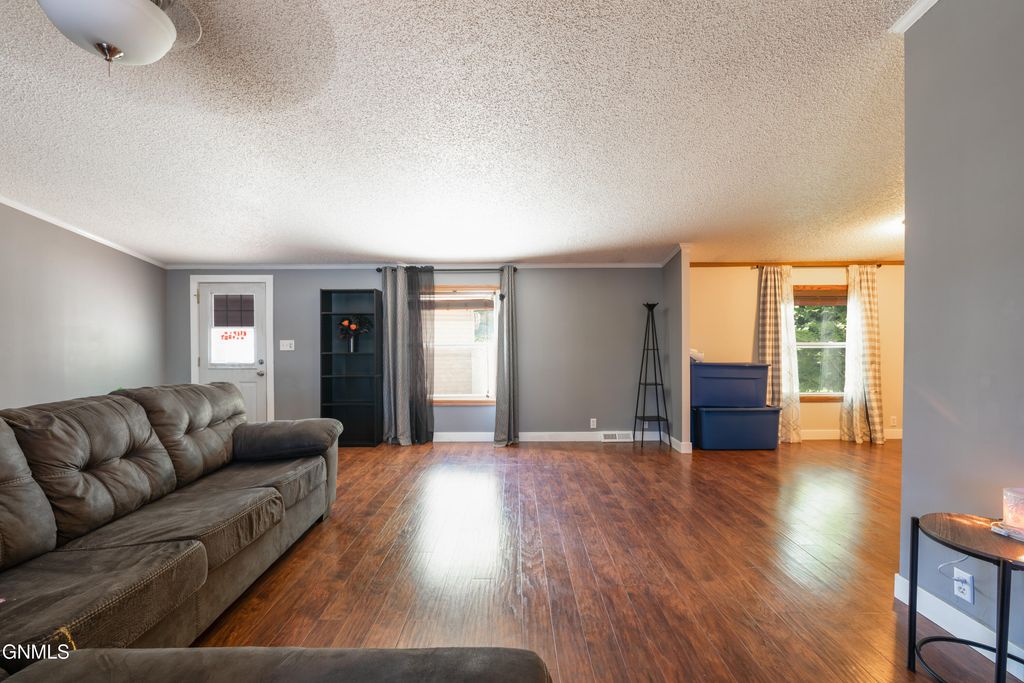 4618 Rebel Drive, Bismarck, ND 58503 photo 2