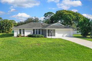 208 NE Sagamore Terrace, Port St Lucie, FL 34983
