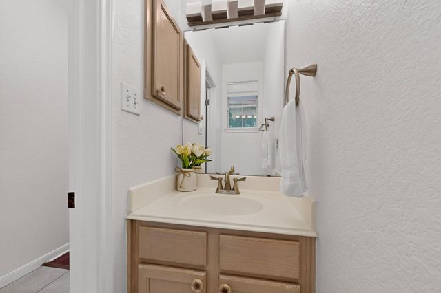 2100 Pipers Field DR 24, Austin, TX 78758