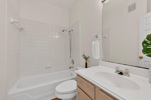 2100 Pipers Field DR 24, Austin, TX 78758
