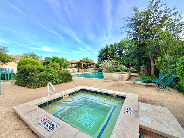2100 Pipers Field DR 24, Austin, TX 78758