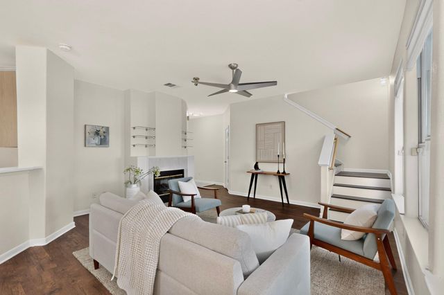 2100 Pipers Field DR 24, Austin, TX 78758