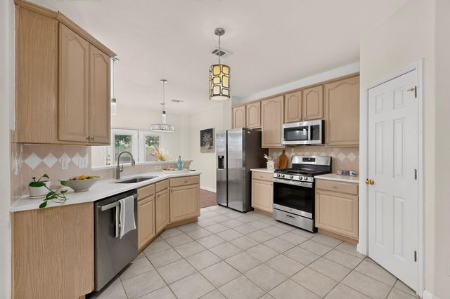 2100 Pipers Field DR 24, Austin, TX 78758