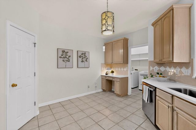 2100 Pipers Field DR 24, Austin, TX 78758