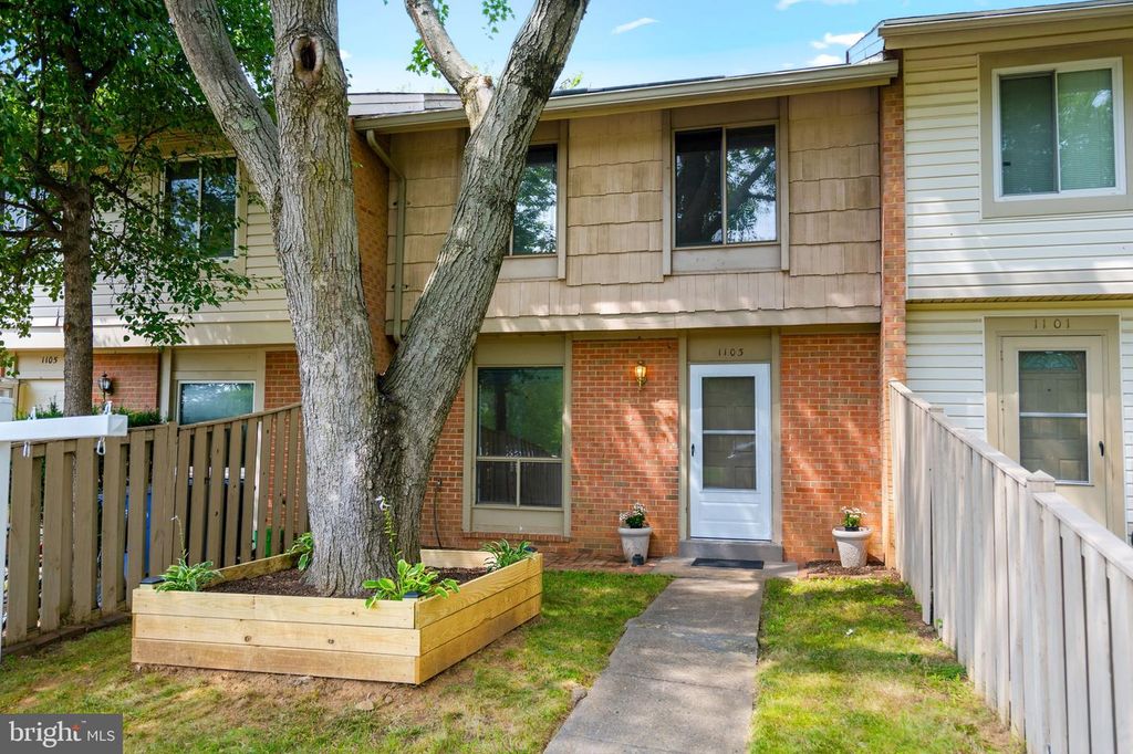 1103 WHITEWATER PL, Herndon, VA 20170