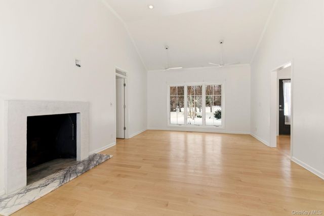 80 Hollow Road, Stony Brook, NY 11790