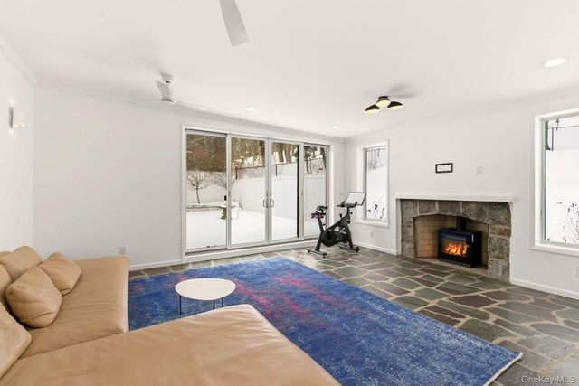 80 Hollow Road, Stony Brook, NY 11790