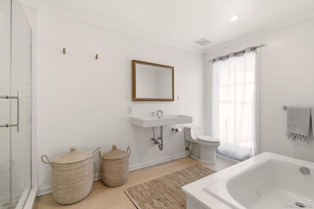 80 Hollow Road, Stony Brook, NY 11790