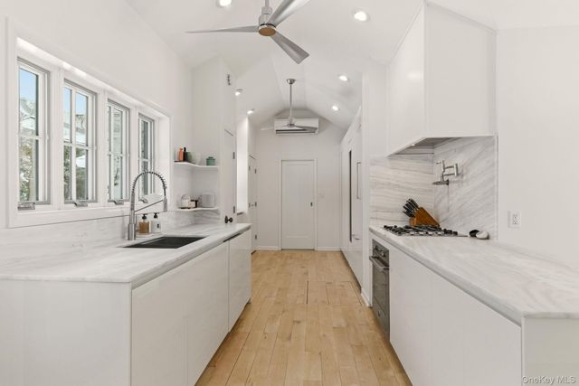 80 Hollow Road, Stony Brook, NY 11790