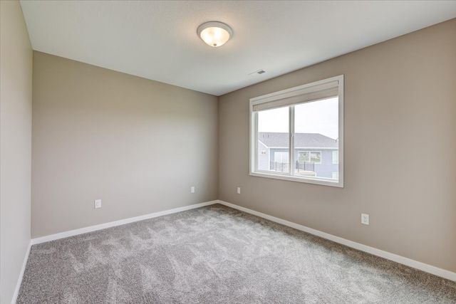 214 E 4th Street N, Newton, IA 50208