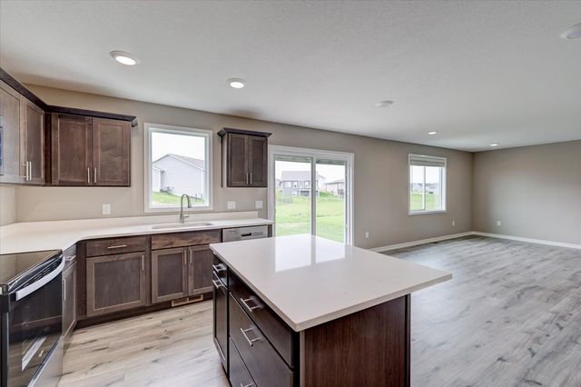 214 E 4th Street N, Newton, IA 50208