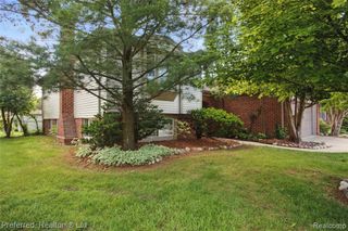 8530 Elmhurst Street, Canton, MI 48187