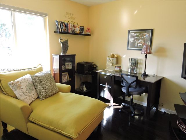 10575 SW 12th Mnr, Pembroke Pines, FL 33025