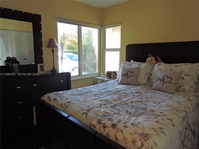 10575 SW 12th Mnr, Pembroke Pines, FL 33025