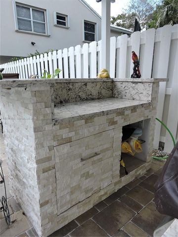 10575 SW 12th Mnr, Pembroke Pines, FL 33025