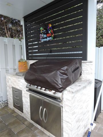 10575 SW 12th Mnr, Pembroke Pines, FL 33025