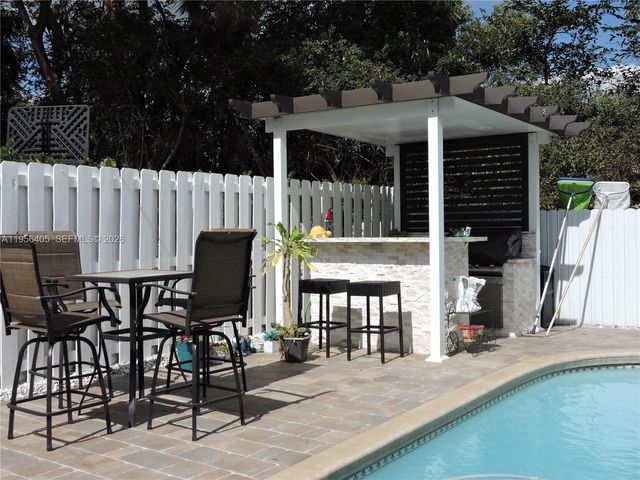 10575 SW 12th Mnr, Pembroke Pines, FL 33025