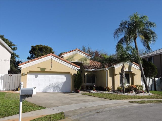 10575 SW 12th Mnr, Pembroke Pines, FL 33025