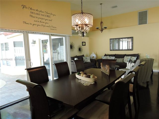 10575 SW 12th Mnr, Pembroke Pines, FL 33025