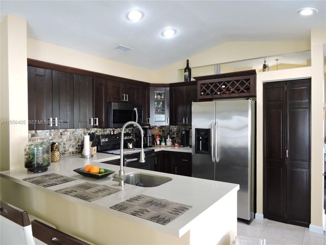 10575 SW 12th Mnr, Pembroke Pines, FL 33025