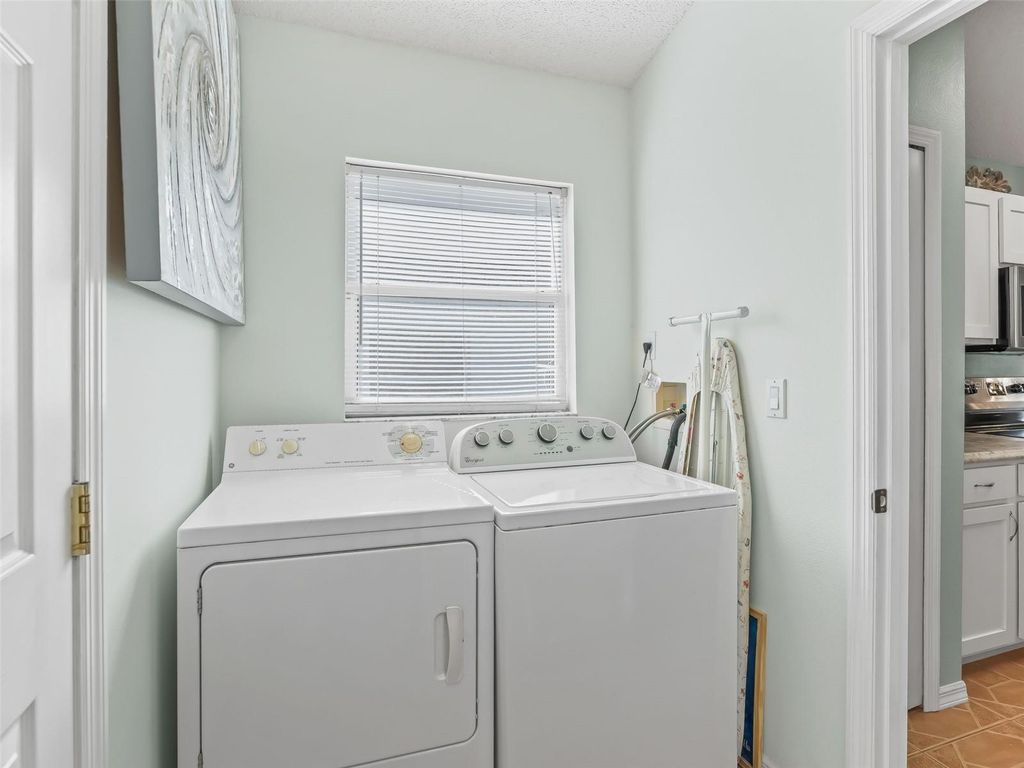 Image 11 of property listing at 3883 EVERSHOLT STREET, Clermont, FL 34711