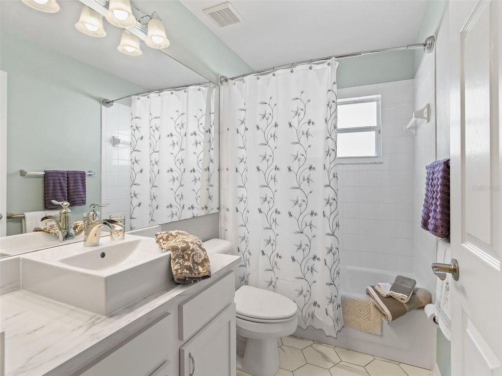 Image 19 of property listing at 3883 EVERSHOLT STREET, Clermont, FL 34711