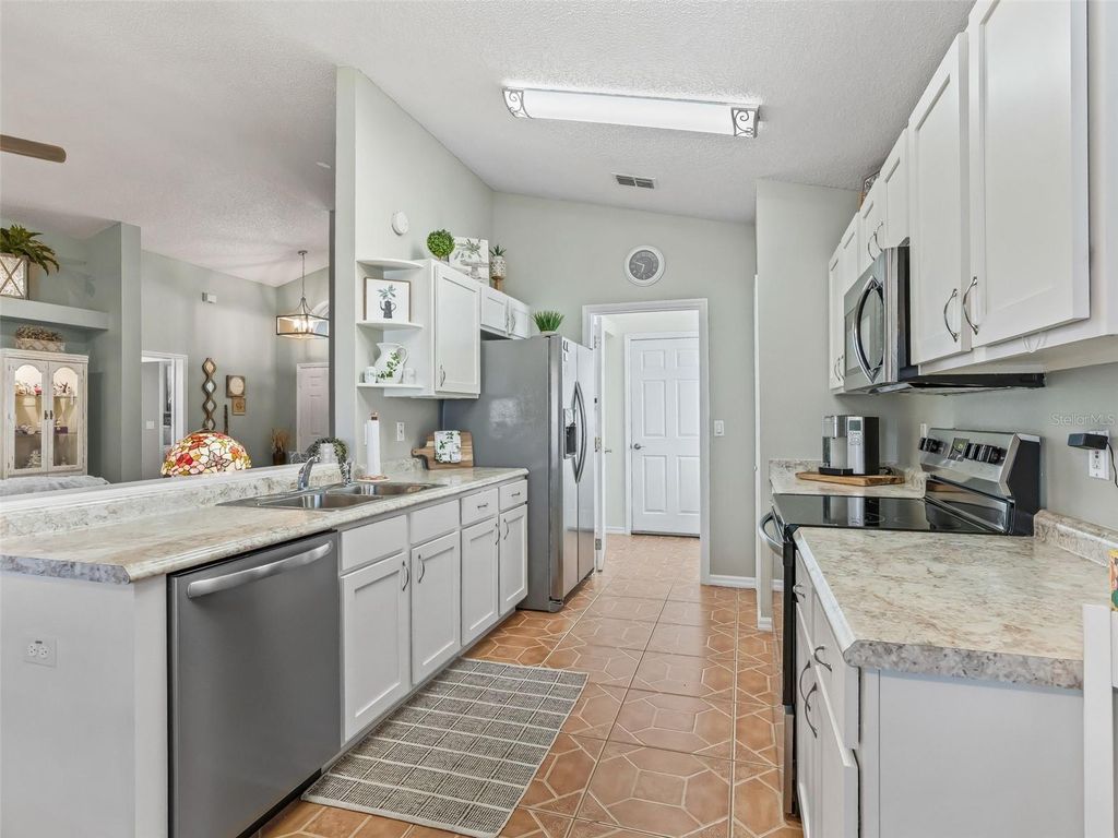 Image 7 of property listing at 3883 EVERSHOLT STREET, Clermont, FL 34711