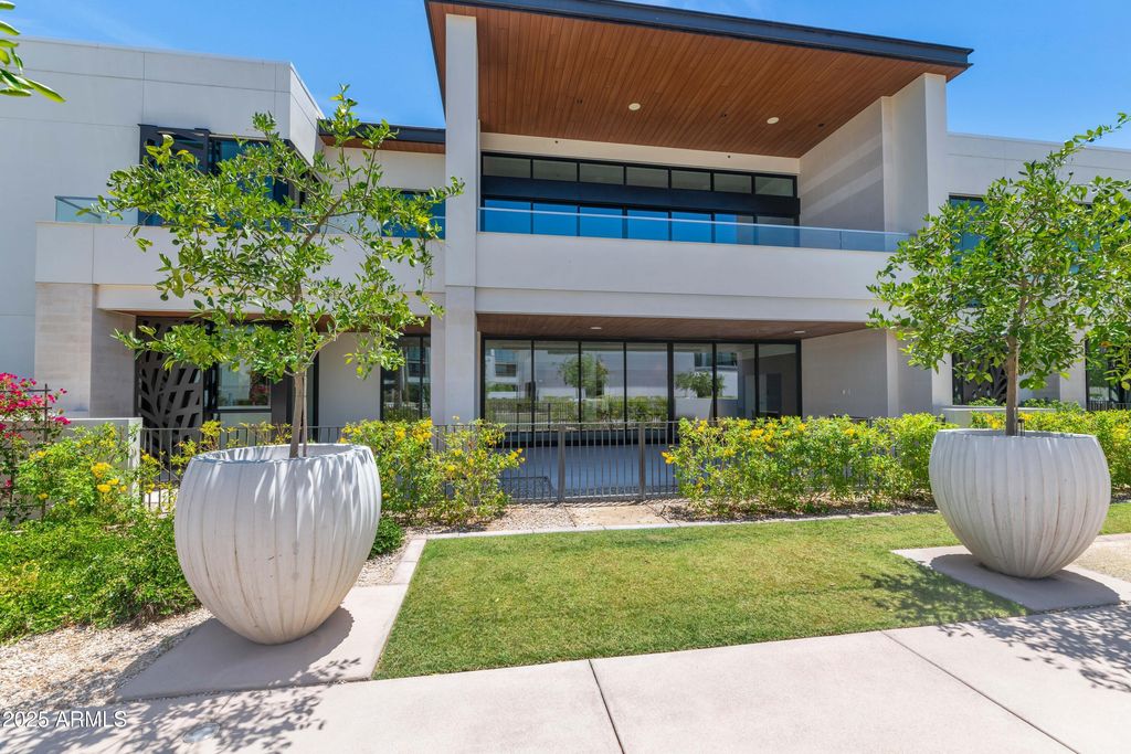 6587 N PALMERAIE Boulevard 1051, Paradise Valley, AZ 85253