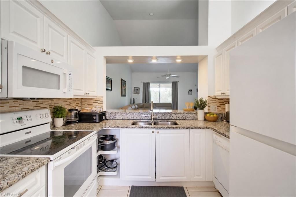 475 Robin Hood CIR 202, NAPLES, FL 34104 — photo 3