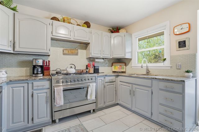 2405 S Gary Place, Tulsa, OK 74114