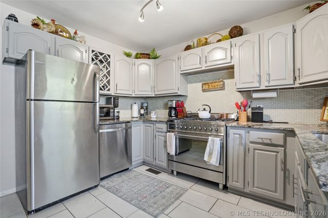 2405 S Gary Place, Tulsa, OK 74114