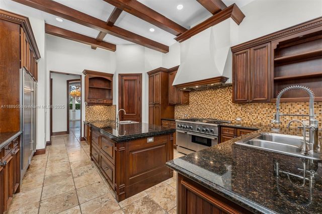 6350 SW 92nd St, Pinecrest, FL 33156