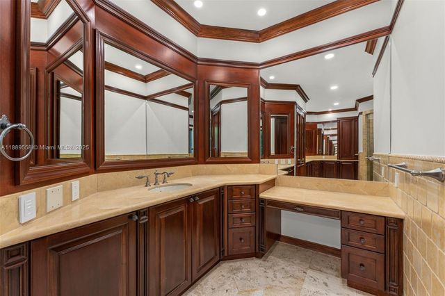 6350 SW 92nd St, Pinecrest, FL 33156